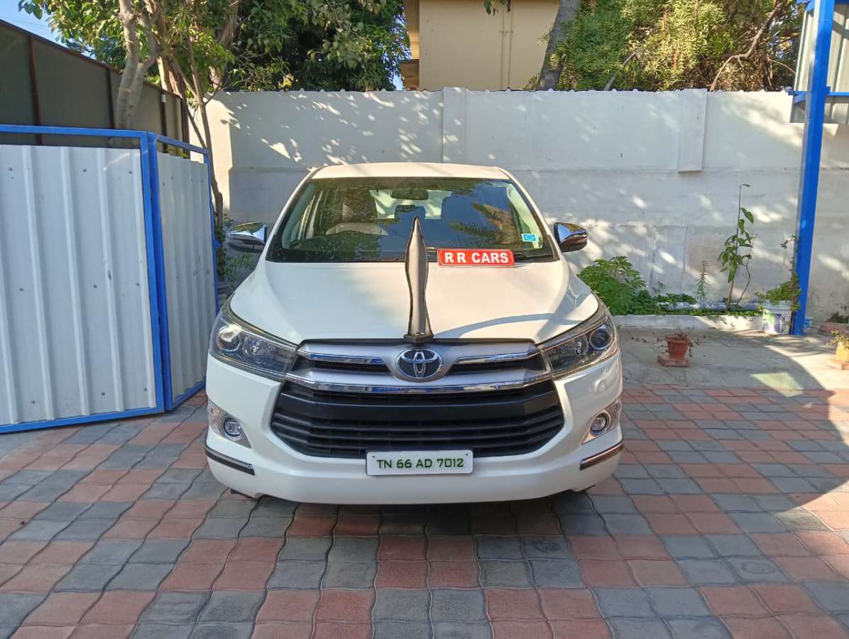 Toyota Innova Crysta 2.4 V